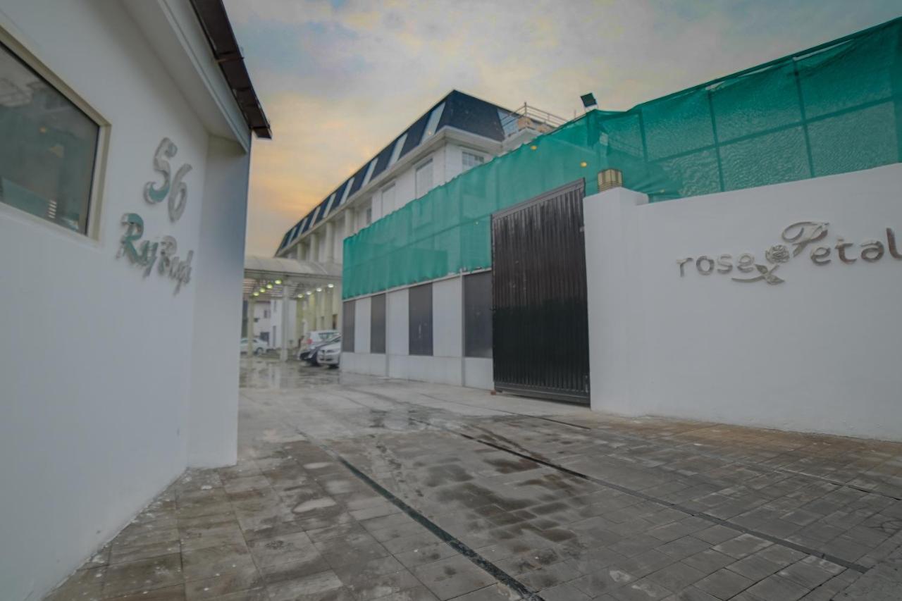 Hotel Rose Petal Srinagar Zewnętrze zdjęcie