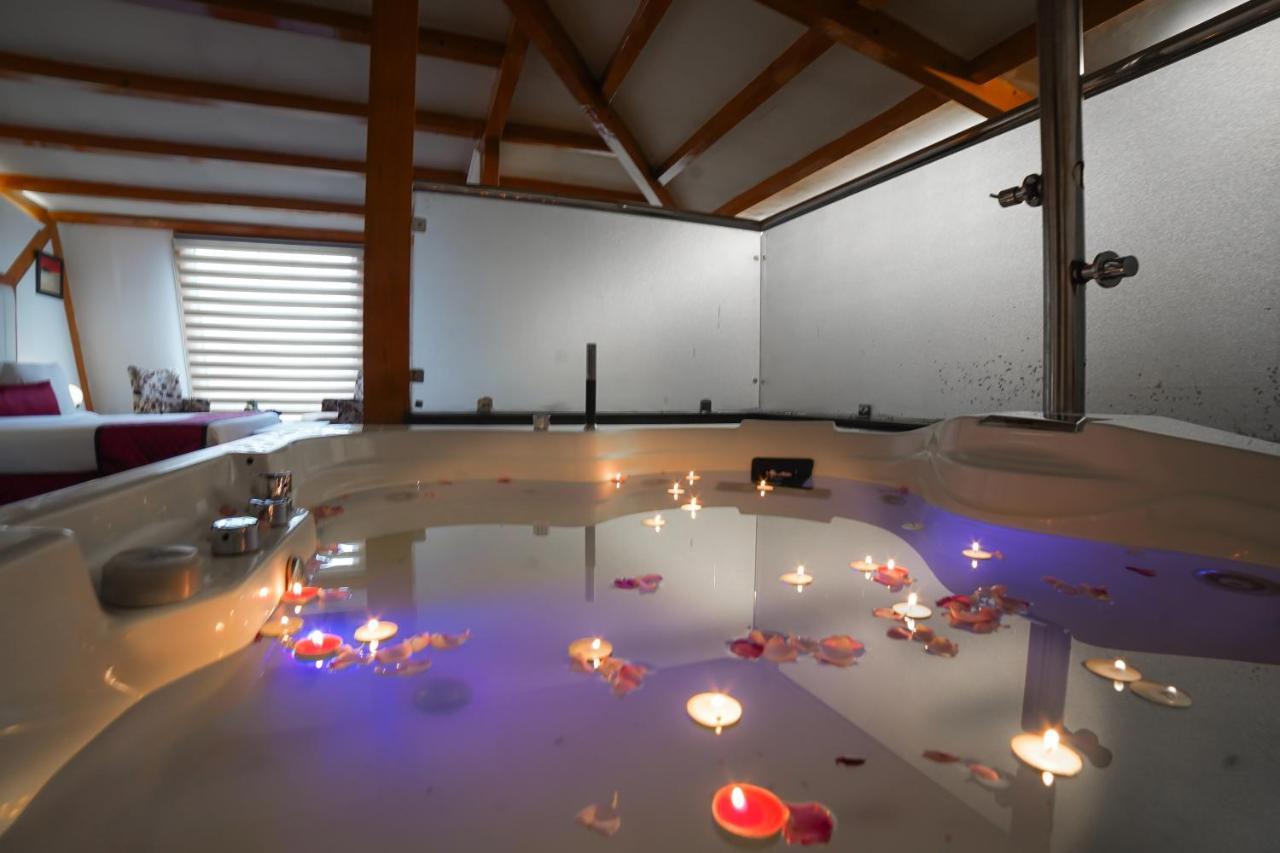 Hotel Rose Petal Srinagar Zewnętrze zdjęcie
