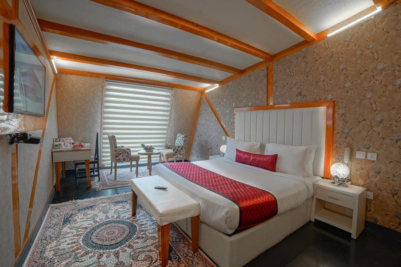 Hotel Rose Petal Srinagar Zewnętrze zdjęcie