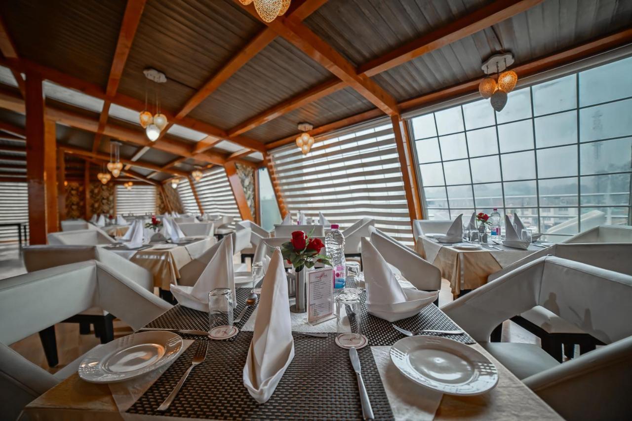 Hotel Rose Petal Srinagar Zewnętrze zdjęcie
