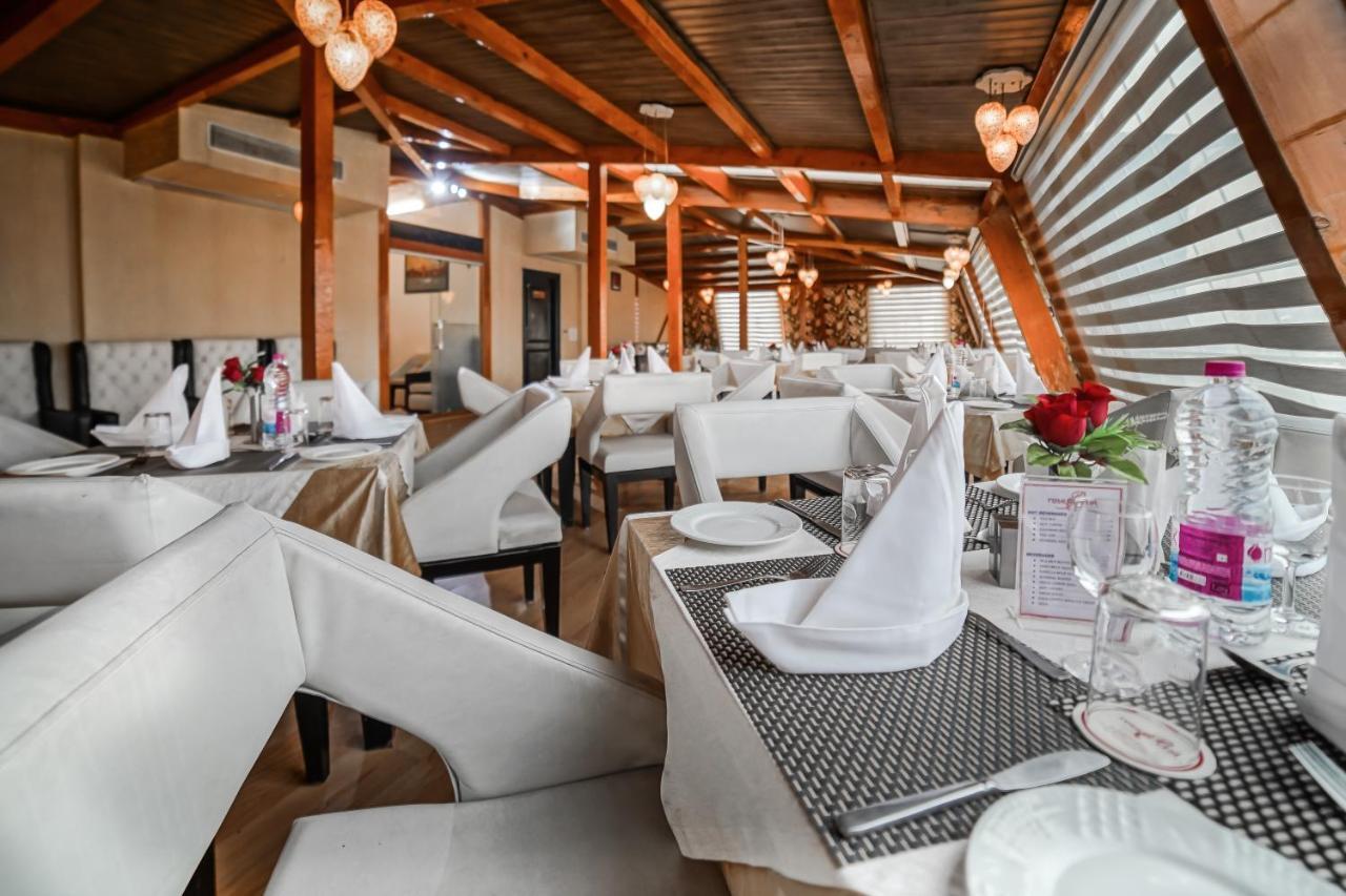 Hotel Rose Petal Srinagar Zewnętrze zdjęcie