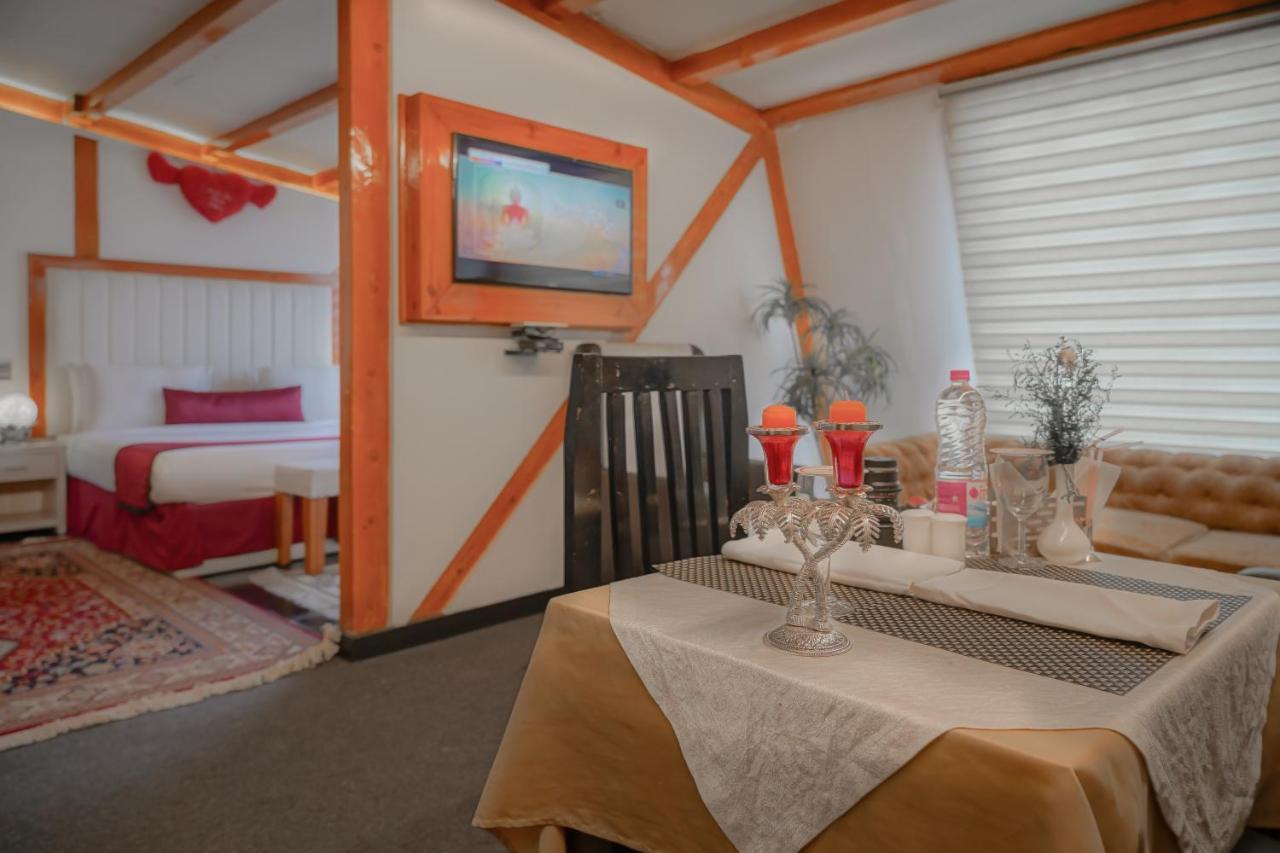 Hotel Rose Petal Srinagar Zewnętrze zdjęcie