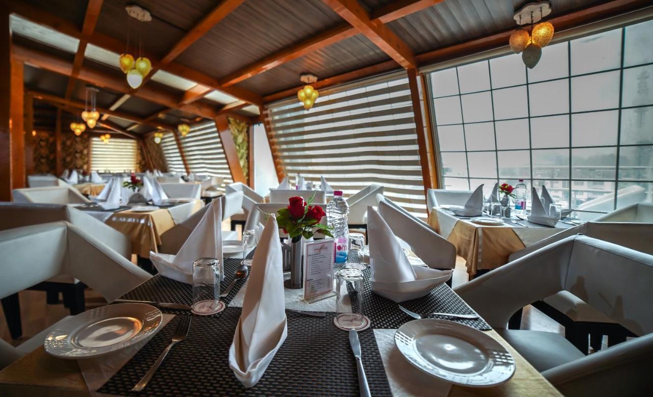 Hotel Rose Petal Srinagar Zewnętrze zdjęcie