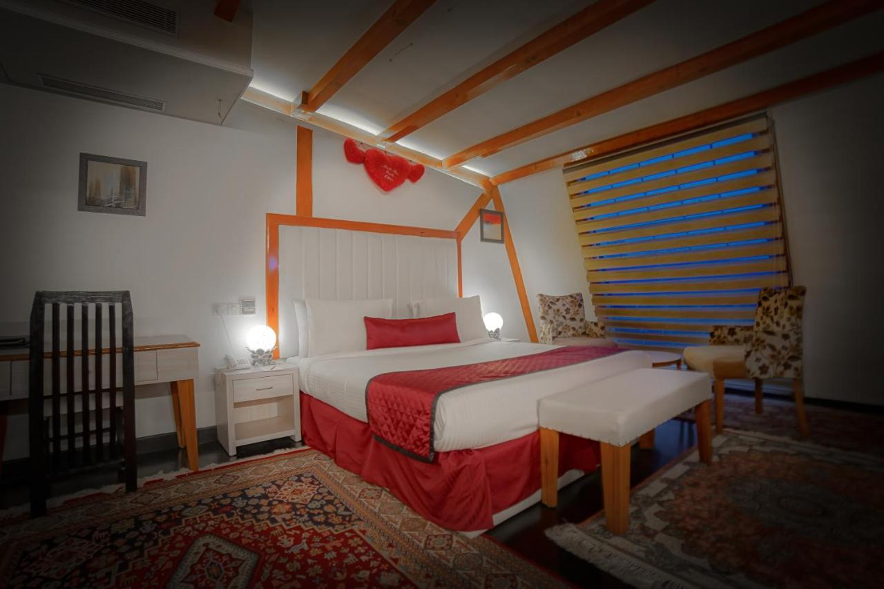Hotel Rose Petal Srinagar Zewnętrze zdjęcie