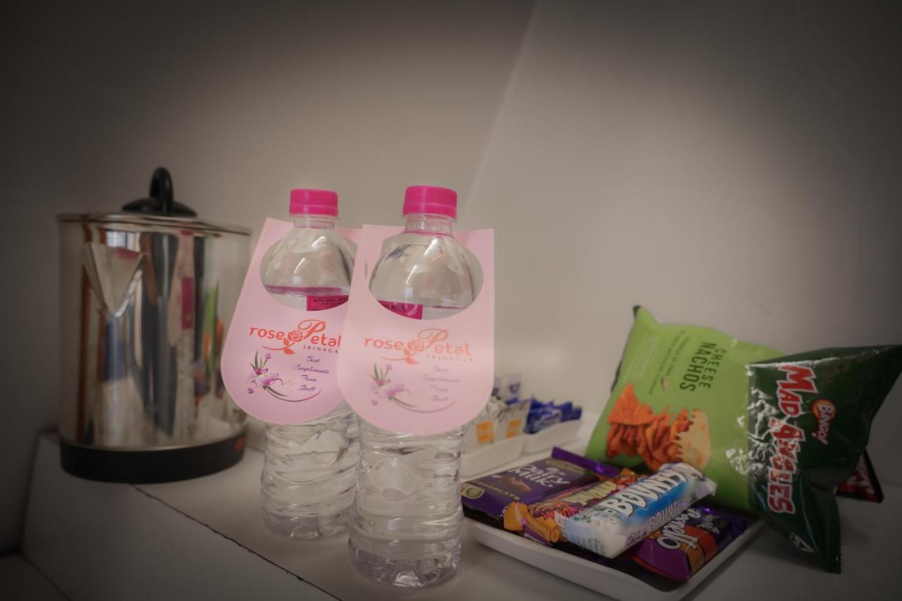 Hotel Rose Petal Srinagar Zewnętrze zdjęcie